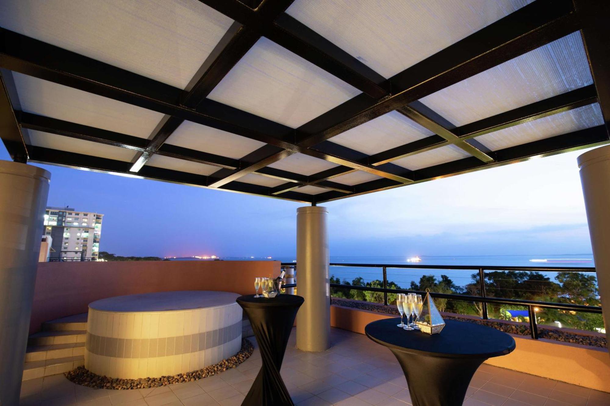 Doubletree By Hilton Esplanade Darwin Hotel Exterior foto
